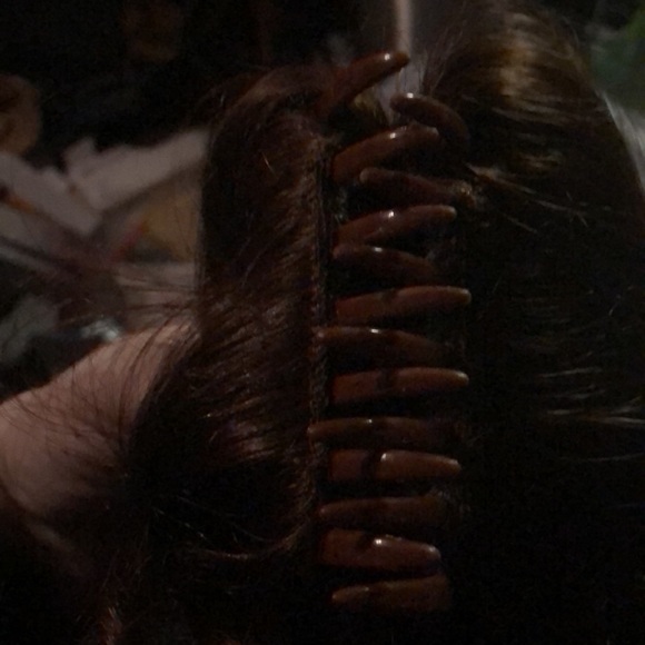 Scunci Faux Short Ponytail- 496 $25 or $20 w/offer - Picture 4 of 5